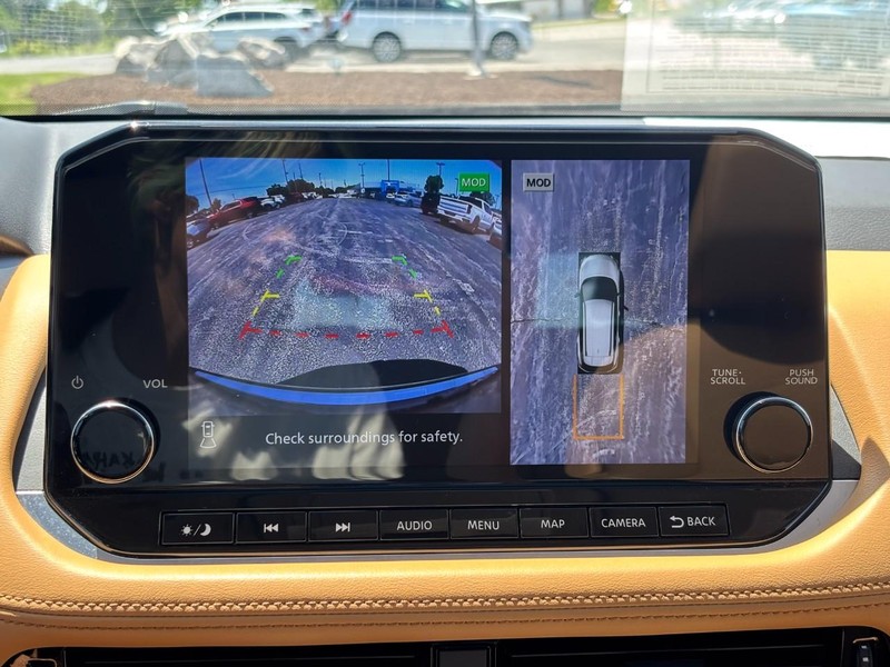 Nissan Rogue Vehicle Full-screen Gallery Image 21