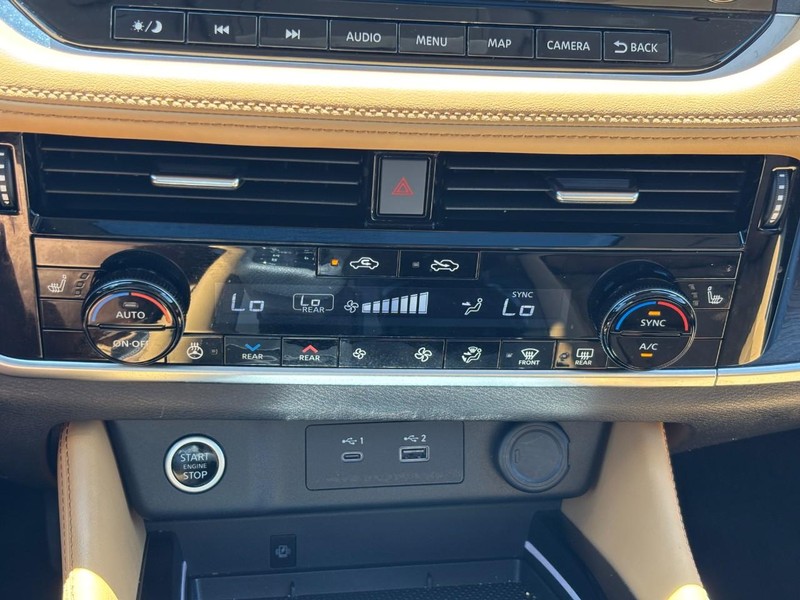 Nissan Rogue Vehicle Full-screen Gallery Image 22