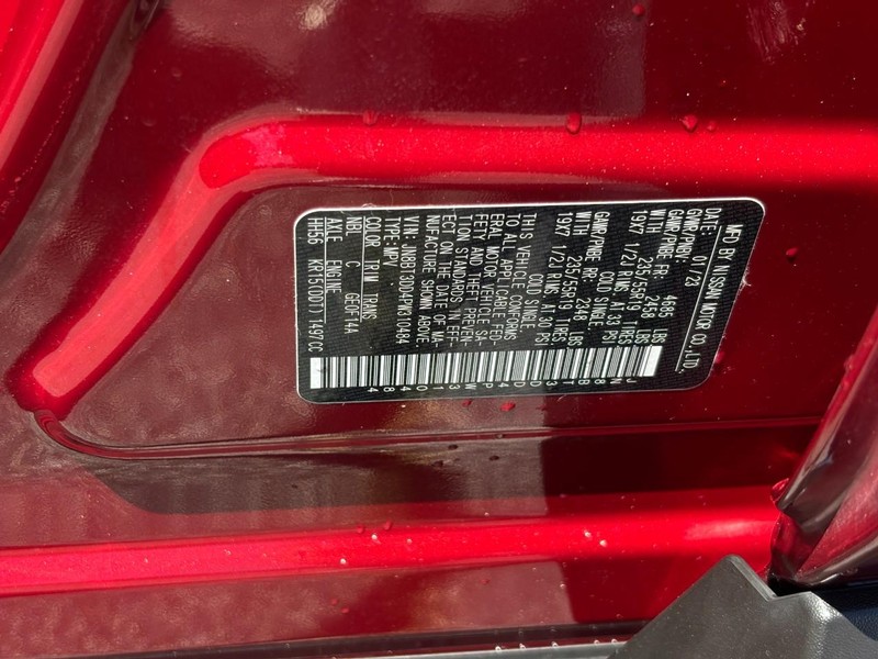 Nissan Rogue Vehicle Full-screen Gallery Image 23