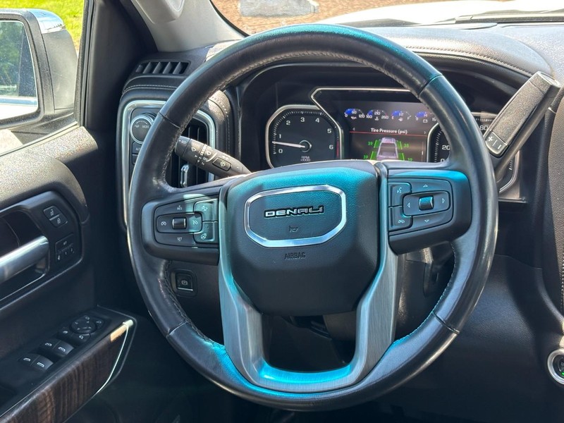 GMC Sierra 1500 Vehicle Full-screen Gallery Image 12