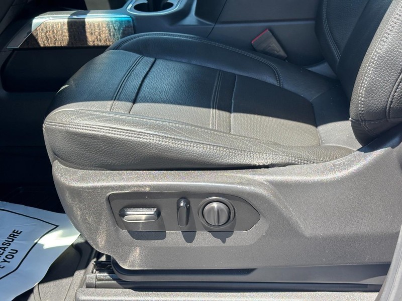 GMC Sierra 1500 Vehicle Full-screen Gallery Image 15