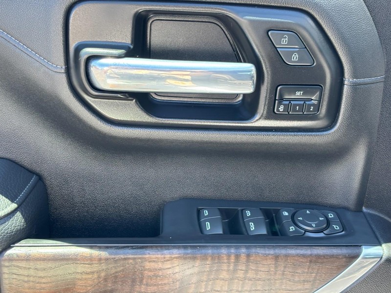 GMC Sierra 1500 Vehicle Full-screen Gallery Image 16