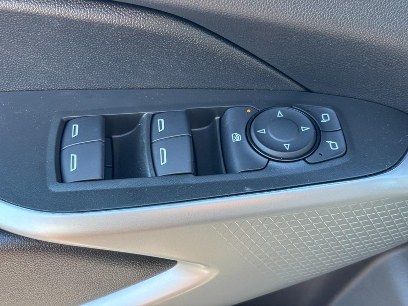 Chevrolet Trax Vehicle Full-screen Gallery Image 12