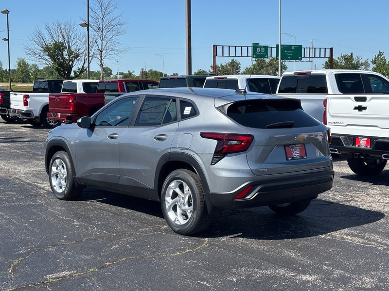 Chevrolet Trax Vehicle Full-screen Gallery Image 3