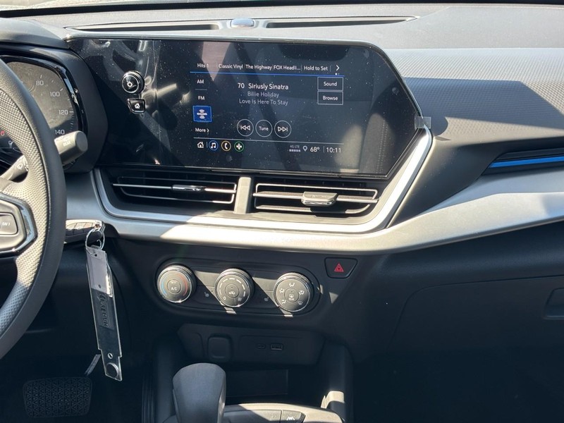 Chevrolet Trax Vehicle Full-screen Gallery Image 8