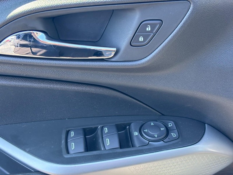 Chevrolet Trax Vehicle Full-screen Gallery Image 11