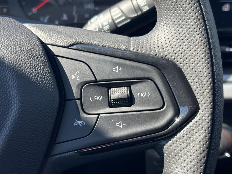 Chevrolet Trax Vehicle Full-screen Gallery Image 13
