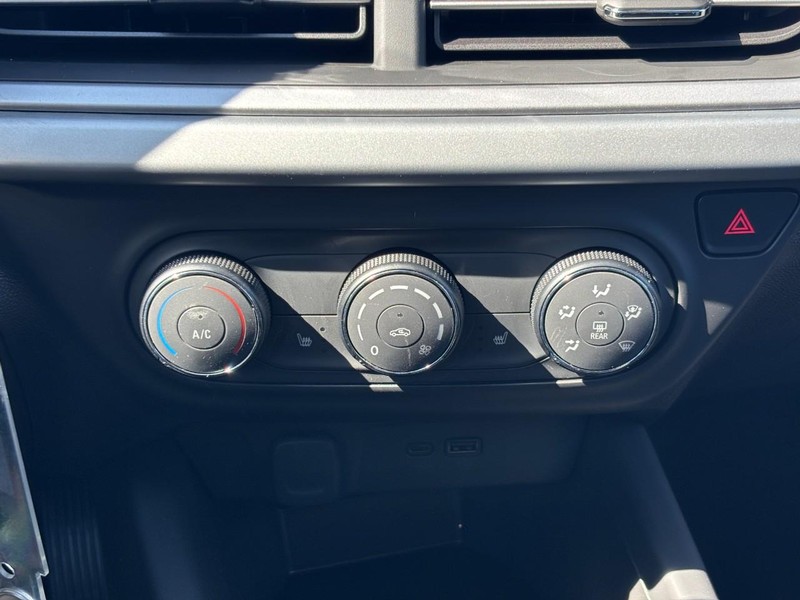 Chevrolet Trax Vehicle Full-screen Gallery Image 17