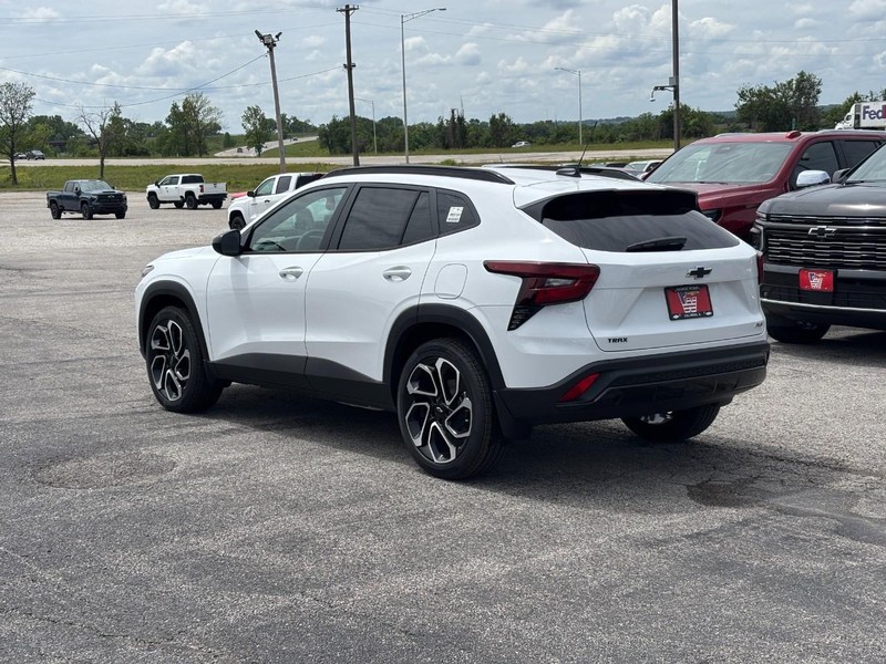 Chevrolet Trax Vehicle Full-screen Gallery Image 3