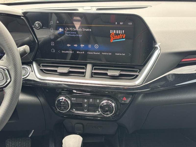 Chevrolet Trax Vehicle Full-screen Gallery Image 8