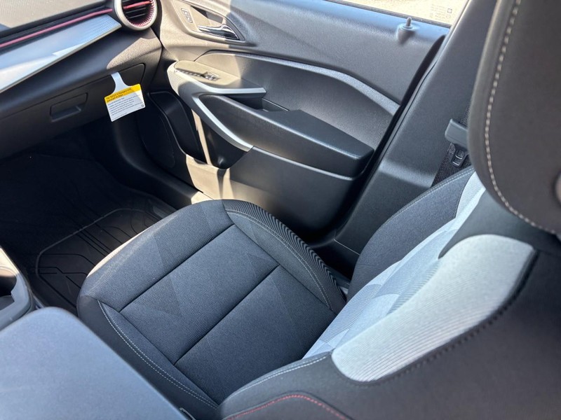 Chevrolet Trax Vehicle Full-screen Gallery Image 9