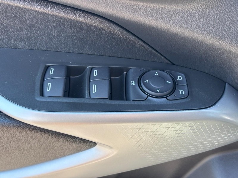 Chevrolet Trax Vehicle Full-screen Gallery Image 11