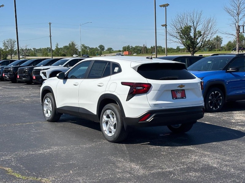 Chevrolet Trax Vehicle Full-screen Gallery Image 3