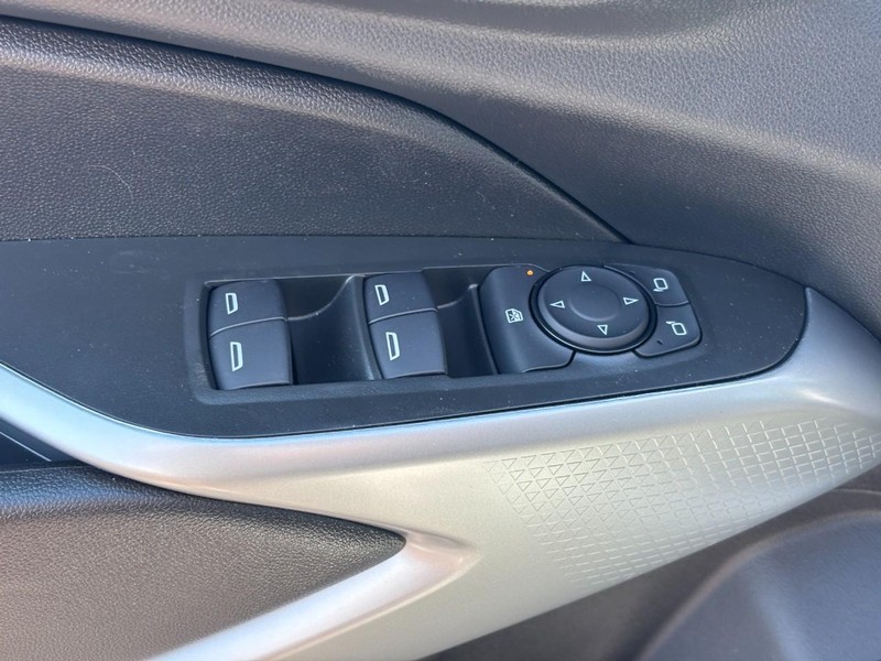 Chevrolet Trax Vehicle Full-screen Gallery Image 11