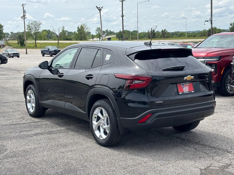 Chevrolet Trax Vehicle Full-screen Gallery Image 3