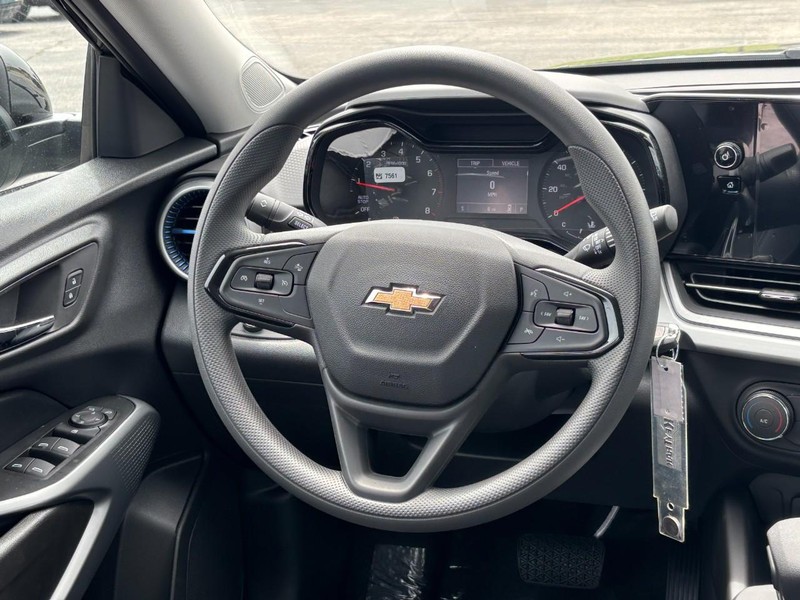 Chevrolet Trax Vehicle Full-screen Gallery Image 7