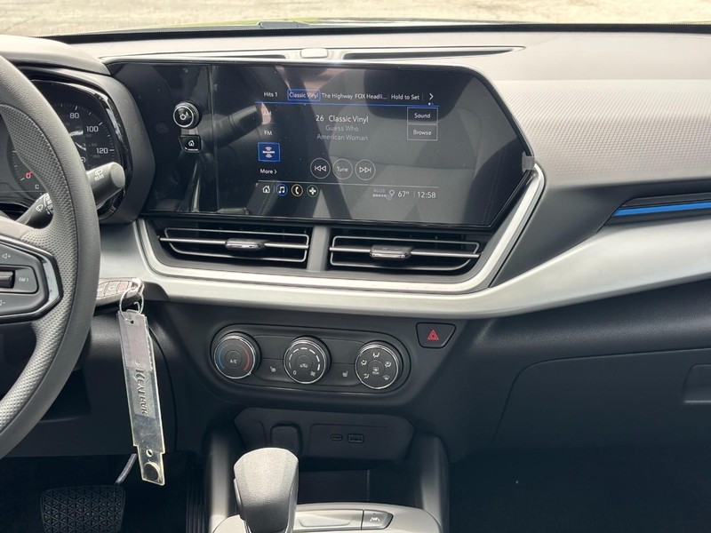 Chevrolet Trax Vehicle Full-screen Gallery Image 8