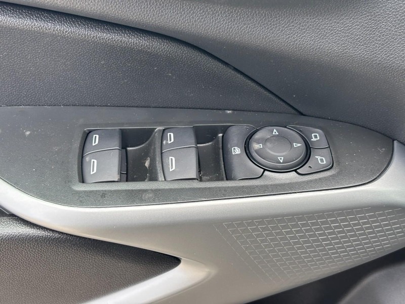 Chevrolet Trax Vehicle Full-screen Gallery Image 11