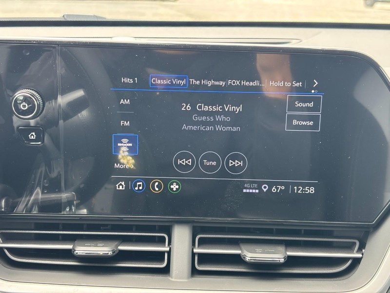 Chevrolet Trax Vehicle Full-screen Gallery Image 15