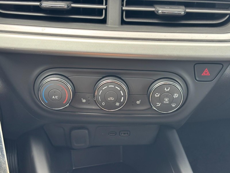 Chevrolet Trax Vehicle Full-screen Gallery Image 17