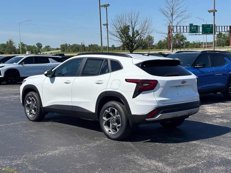 Chevrolet Trax Vehicle Full-screen Gallery Image 3