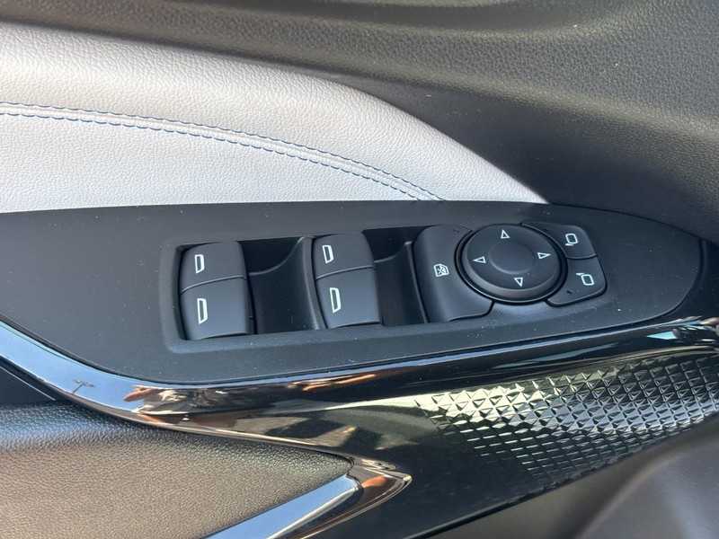 Chevrolet Trax Vehicle Full-screen Gallery Image 11
