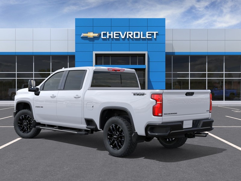 Chevrolet Silverado 2500HD Vehicle Full-screen Gallery Image 3