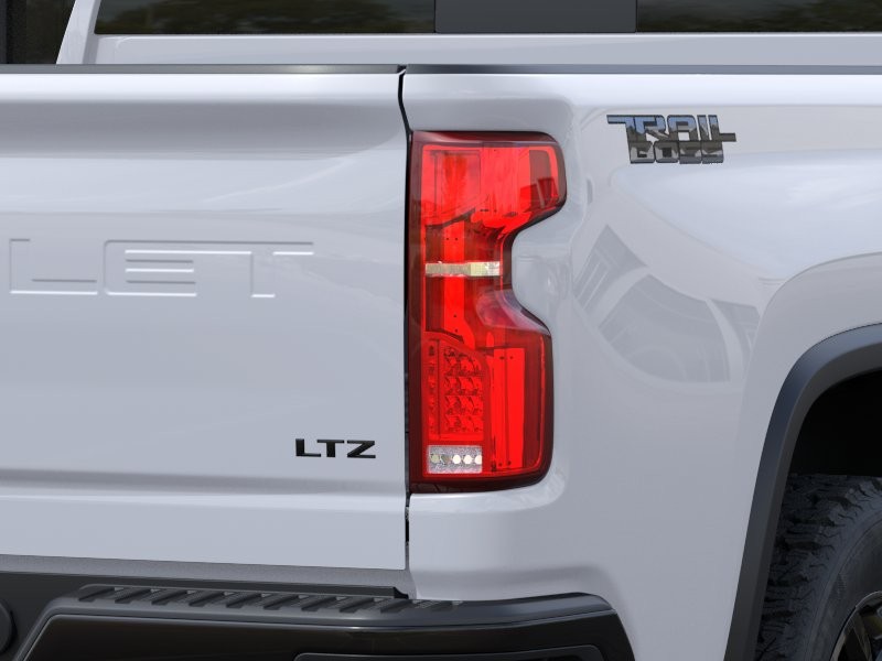 Chevrolet Silverado 2500HD Vehicle Full-screen Gallery Image 11