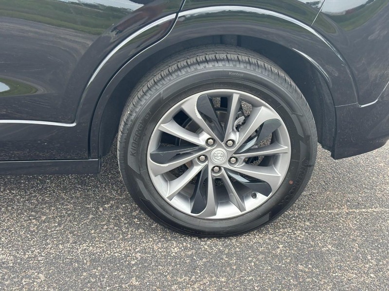 Buick Encore GX Vehicle Full-screen Gallery Image 09