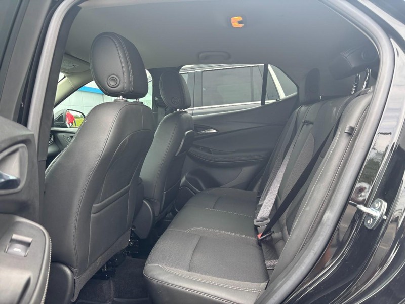Buick Encore GX Vehicle Full-screen Gallery Image 10