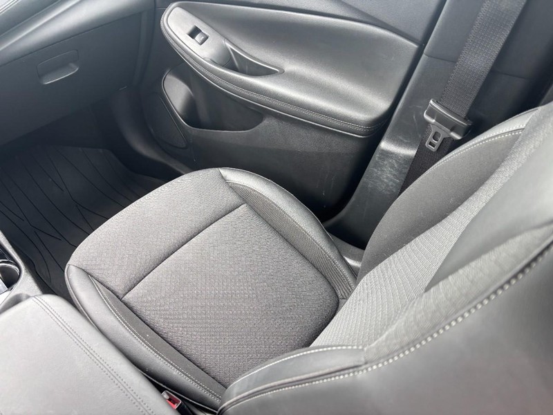 Buick Encore GX Vehicle Full-screen Gallery Image 14