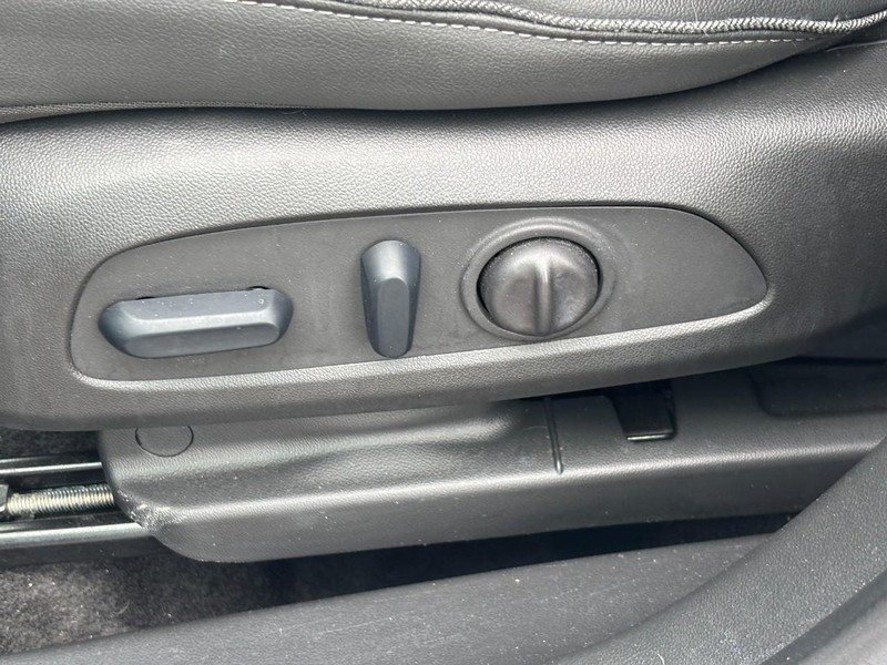 Buick Encore GX Vehicle Full-screen Gallery Image 15