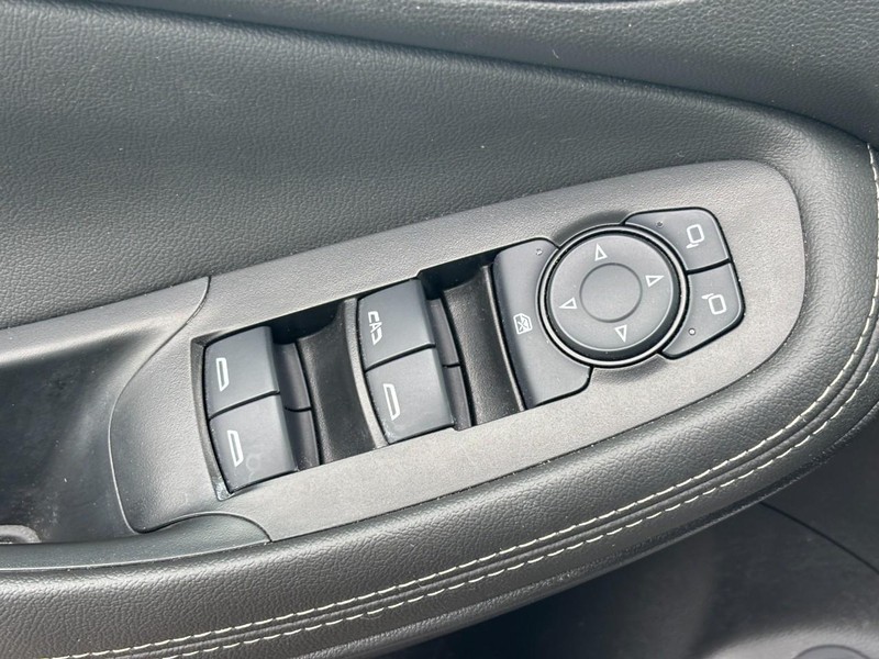 Buick Encore GX Vehicle Full-screen Gallery Image 16