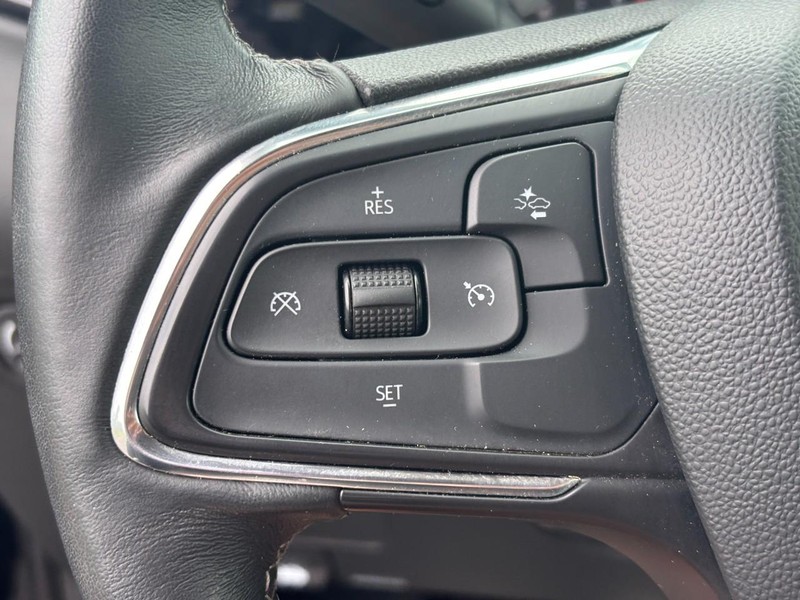Buick Encore GX Vehicle Full-screen Gallery Image 18