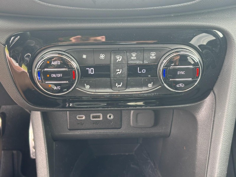 Buick Encore GX Vehicle Full-screen Gallery Image 23