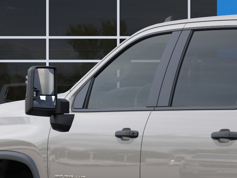 Chevrolet Silverado 2500HD Vehicle Full-screen Gallery Image 12