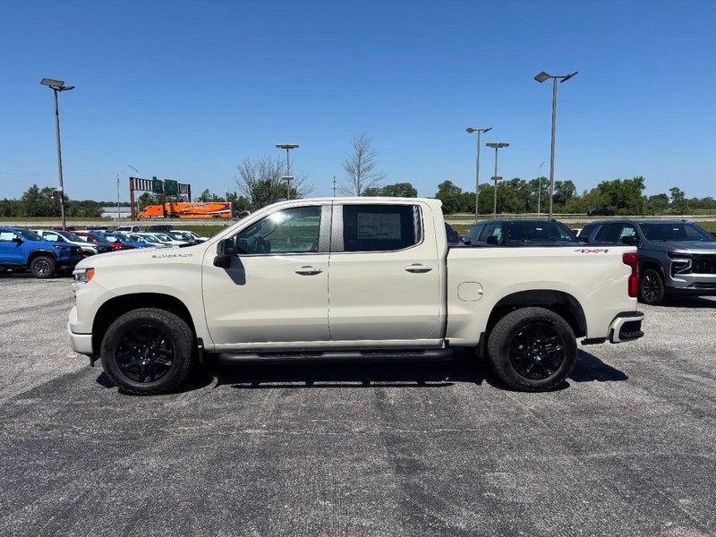 Chevrolet Silverado 1500 Vehicle Full-screen Gallery Image 2