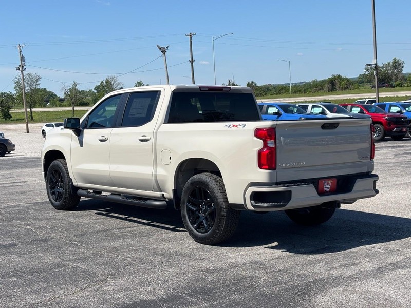 Chevrolet Silverado 1500 Vehicle Full-screen Gallery Image 3