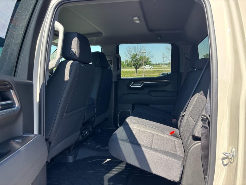 Chevrolet Silverado 1500 Vehicle Full-screen Gallery Image 5