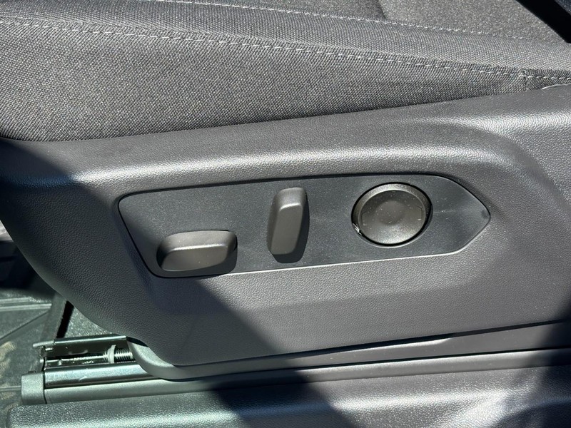 Chevrolet Silverado 1500 Vehicle Full-screen Gallery Image 10