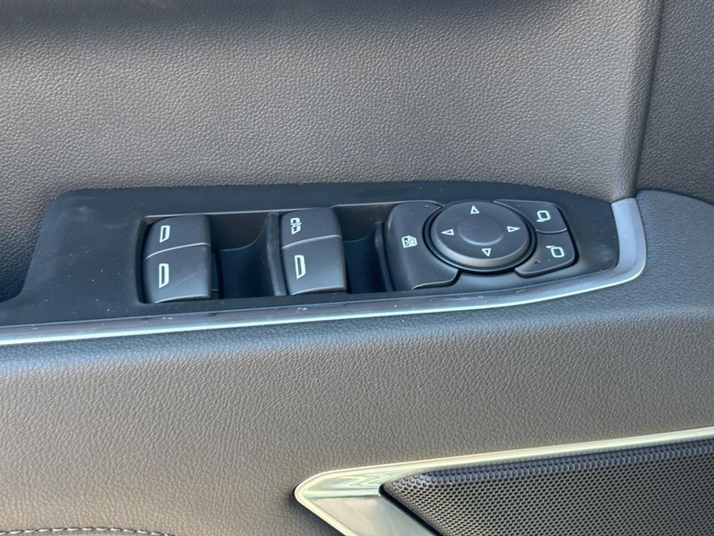 Chevrolet Silverado 1500 Vehicle Full-screen Gallery Image 11