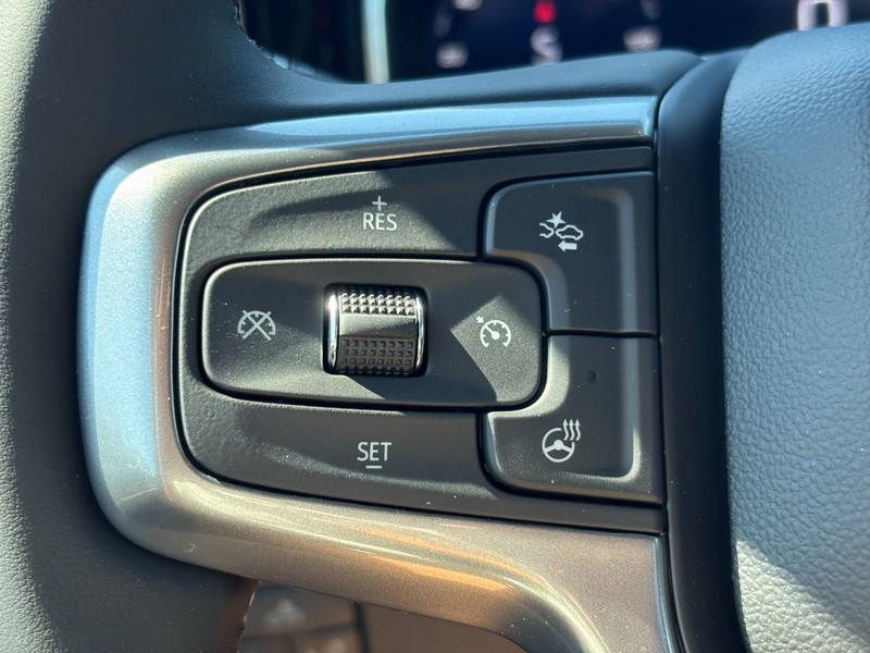 Chevrolet Silverado 1500 Vehicle Full-screen Gallery Image 12