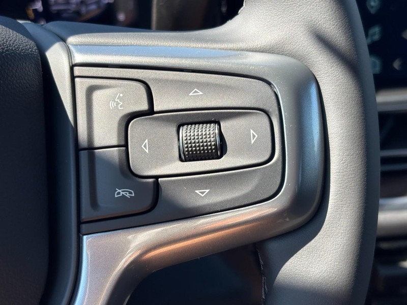 Chevrolet Silverado 1500 Vehicle Full-screen Gallery Image 13