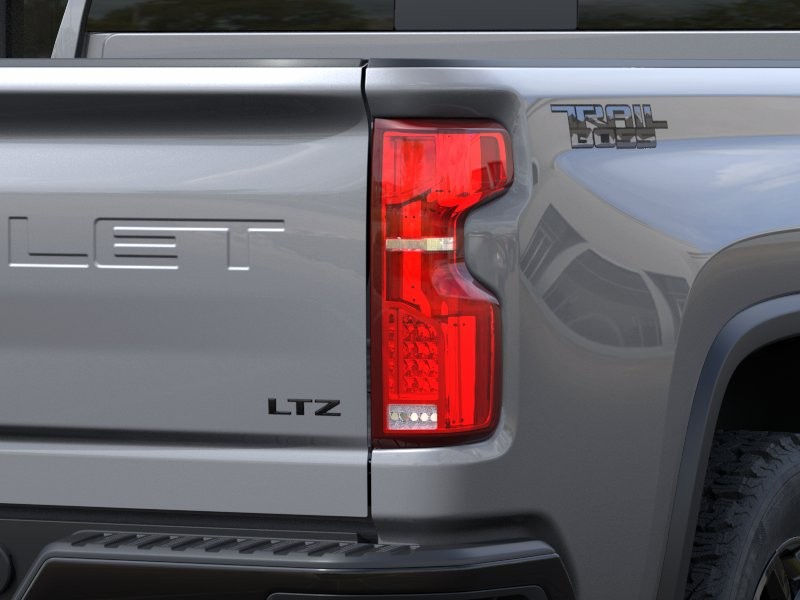Chevrolet Silverado 2500HD Vehicle Full-screen Gallery Image 11