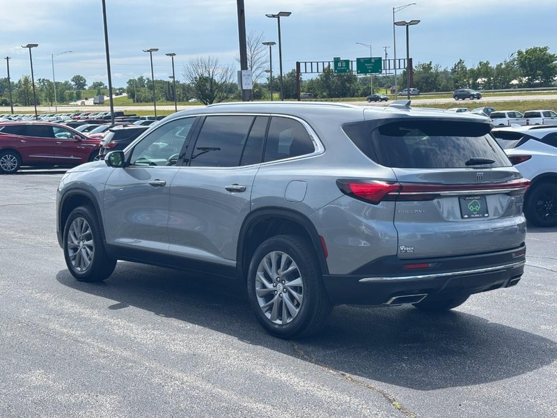 Buick Enclave Vehicle Full-screen Gallery Image 03