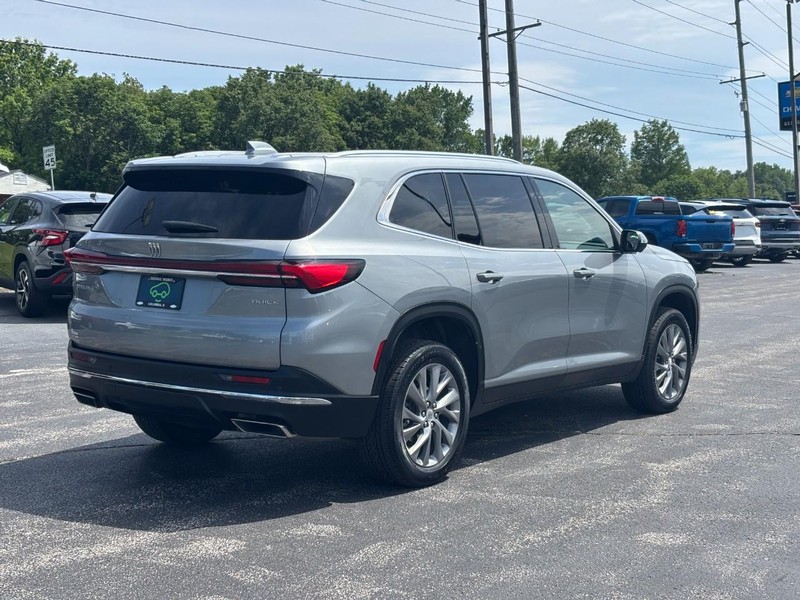 Buick Enclave Vehicle Full-screen Gallery Image 05