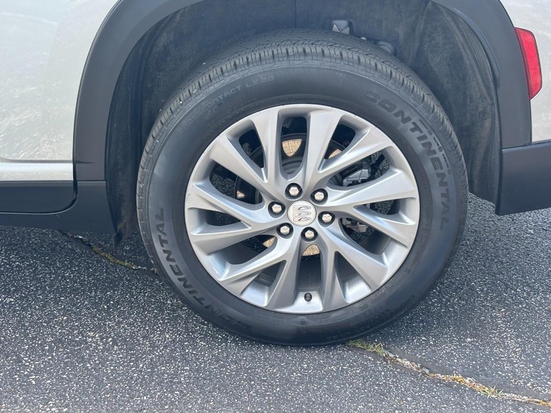 Buick Enclave Vehicle Full-screen Gallery Image 09