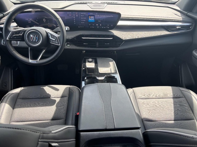 Buick Enclave Vehicle Full-screen Gallery Image 12