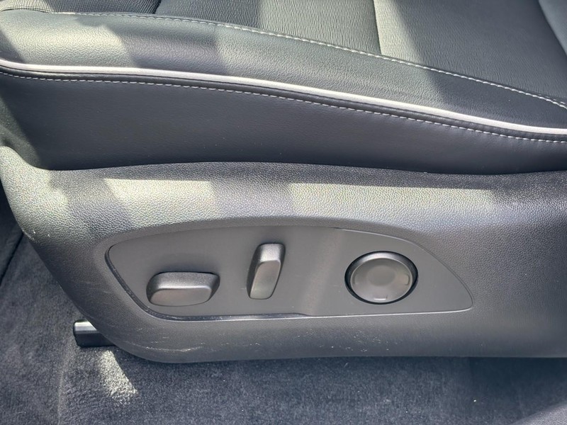 Buick Enclave Vehicle Full-screen Gallery Image 16