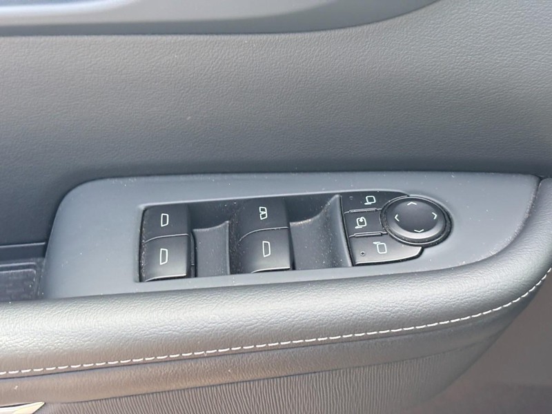 Buick Enclave Vehicle Full-screen Gallery Image 17